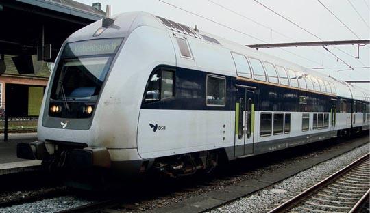 Double decker Passenger car with control cab 2nd class<br /><a href='images/pictures/Roco/64227.jpg' target='_blank'>Full size image</a>